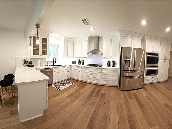 2nd image of 10803 Chimney Rock Rd