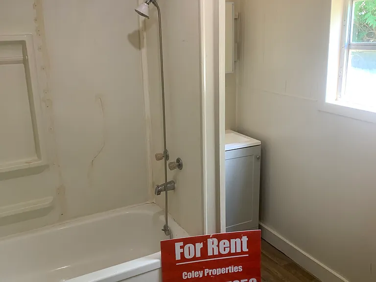 1203 Alexander St — Photo 15