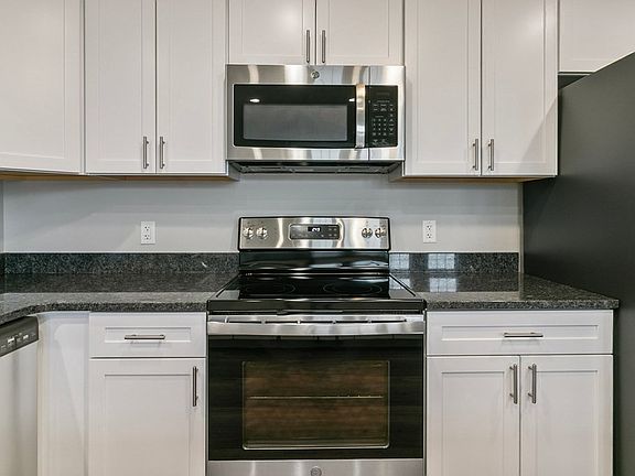 3rd image of 32 Lodge Ln #32