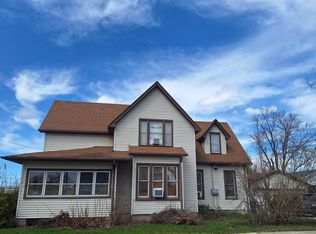 230 S Webster Ave, Omro, WI 54963