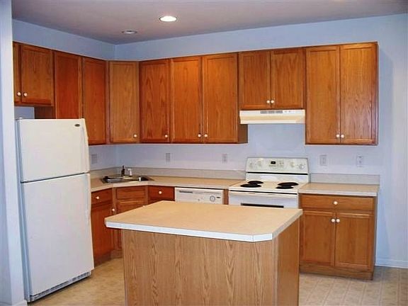 4th image of 35769 S Gloucester Cir #B114