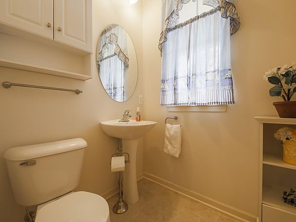 4th image of 8745 Barrington Dr