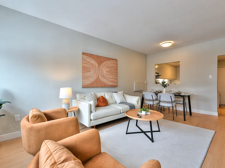 1161 Wellington St W — Photo 3