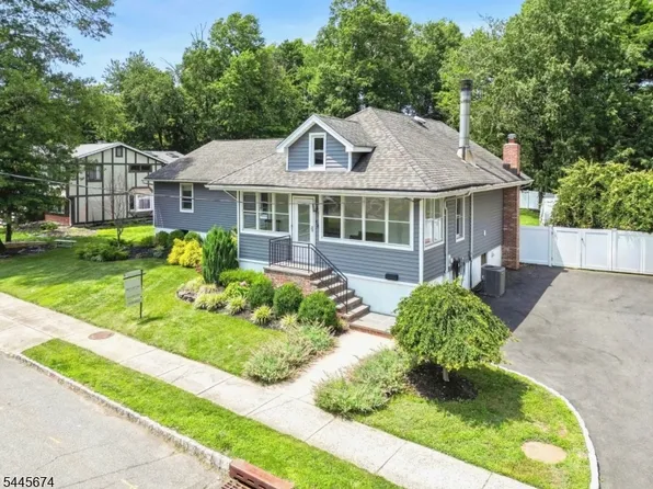 54 Davenport Ave, Roseland Boro, NJ 07068