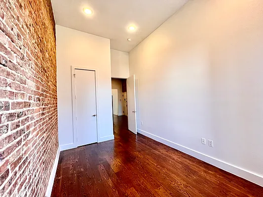 Rented by Hagstrom Management Inc | media 14