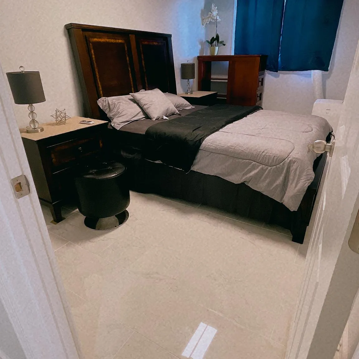 2 bed, 950 sqft, $2,300 — Photo 2