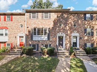 2305 McGregor Ct, Vienna, VA 22182