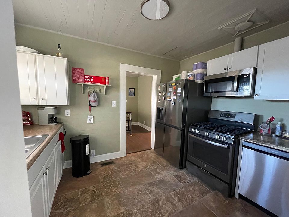 2nd image of 509 College St