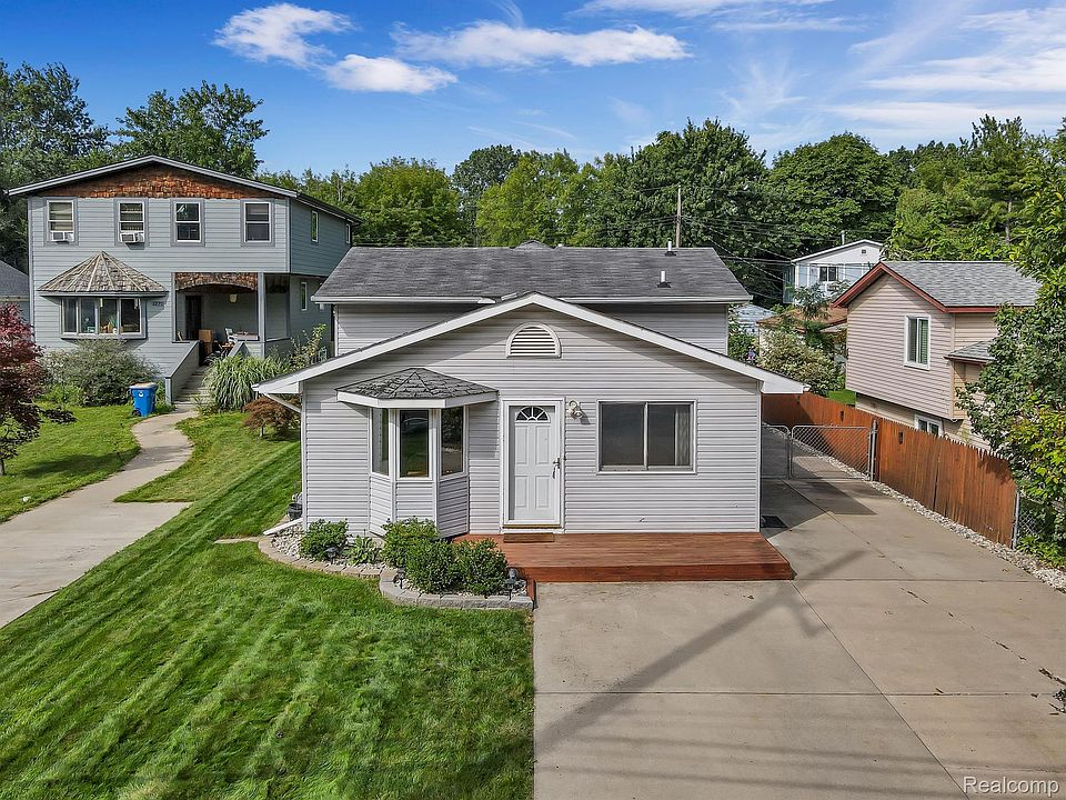 1st image of 1366 Parkway Dr