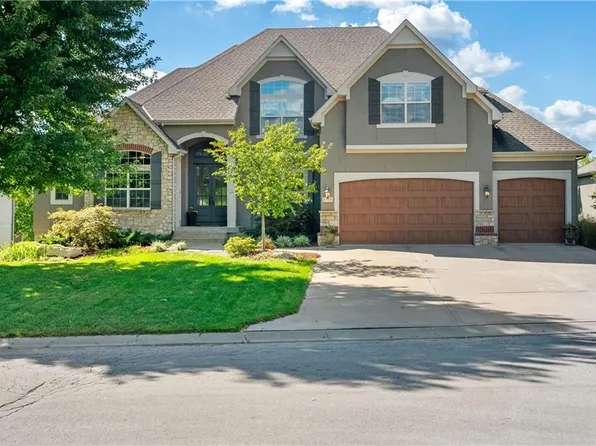 1720 NE Lashbrook Dr, Lees Summit, MO 64086