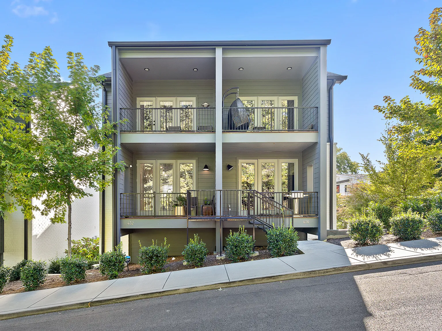 1 bed, $3,299 — Photo 1