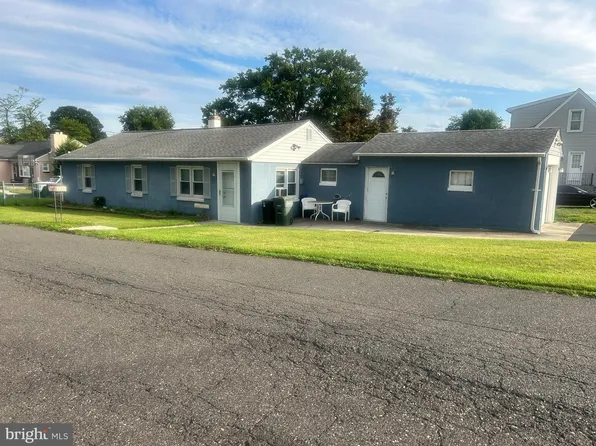 201 Skyline Dr, Feasterville Trevose, PA 19053