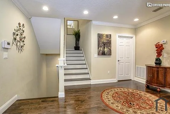 4 bed, 2512 sqft, $4,500 — Photo 3