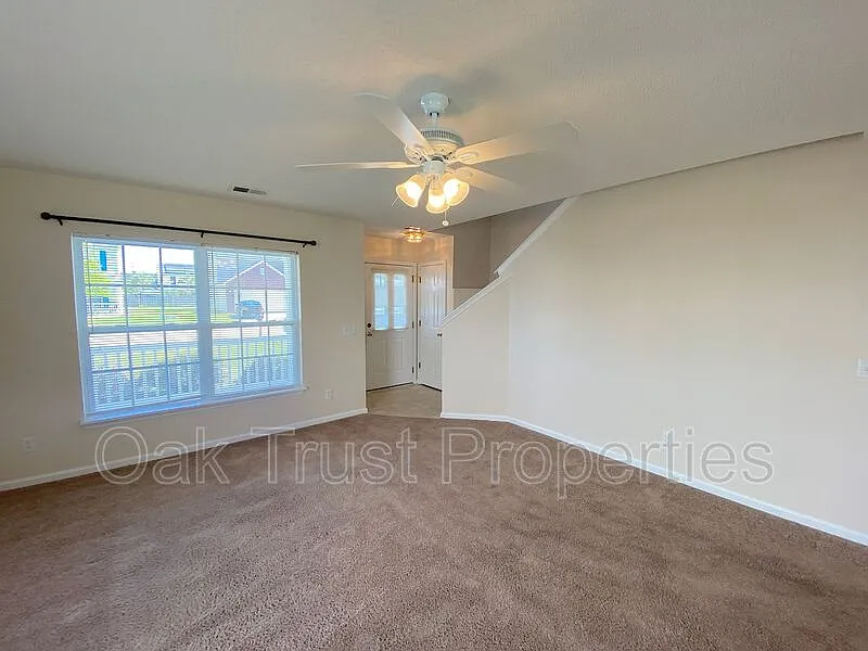 4 bed, 3.0 bath, 2044 sqft, $2,495 — Photo 4
