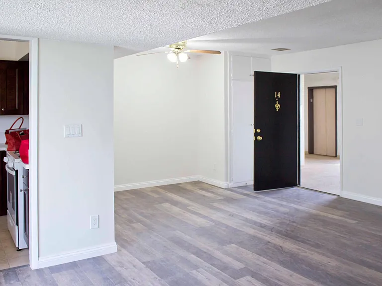 1033 Cordova St #14 — Photo 1