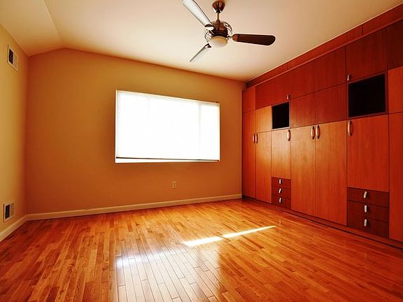 4th image of 32 Fawn Ln