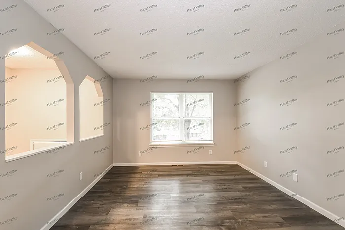 4 bed, 1.5 bath, 936 sqft, $1,670 — Photo 4