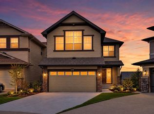 109 W Pantego Ter NW, Calgary, AB T3K 0J9