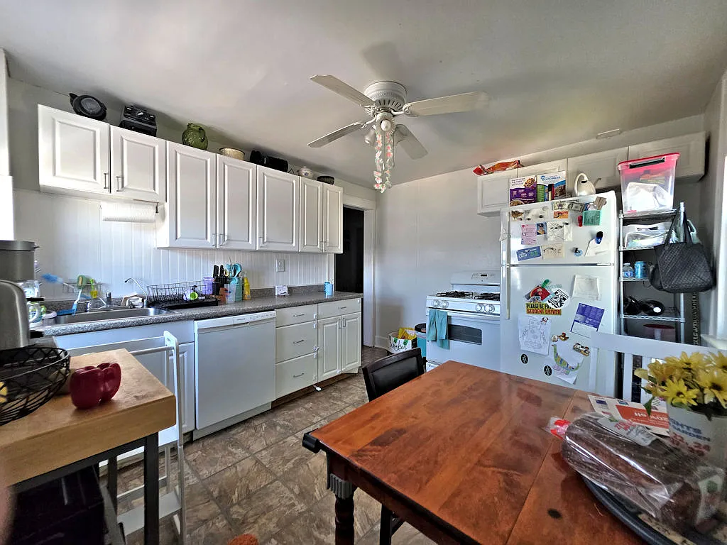 Apartment for Rent — Photo 2