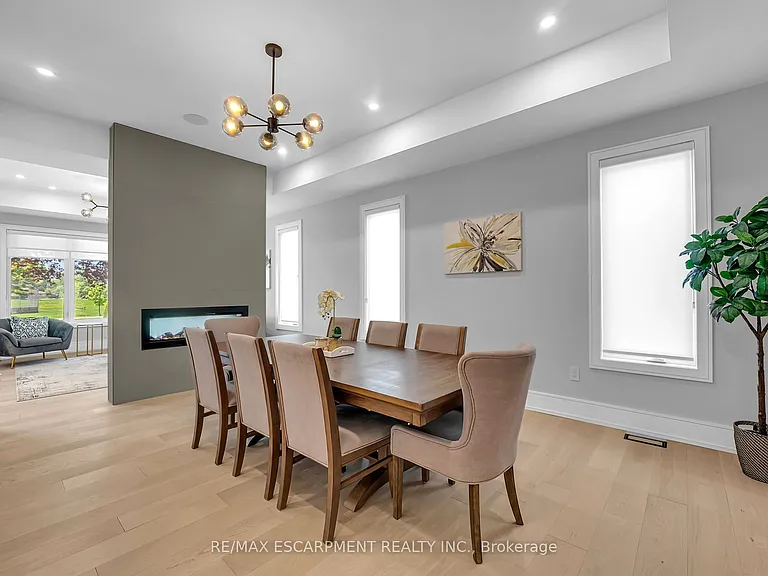 221 Morden Rd E — Photo 8