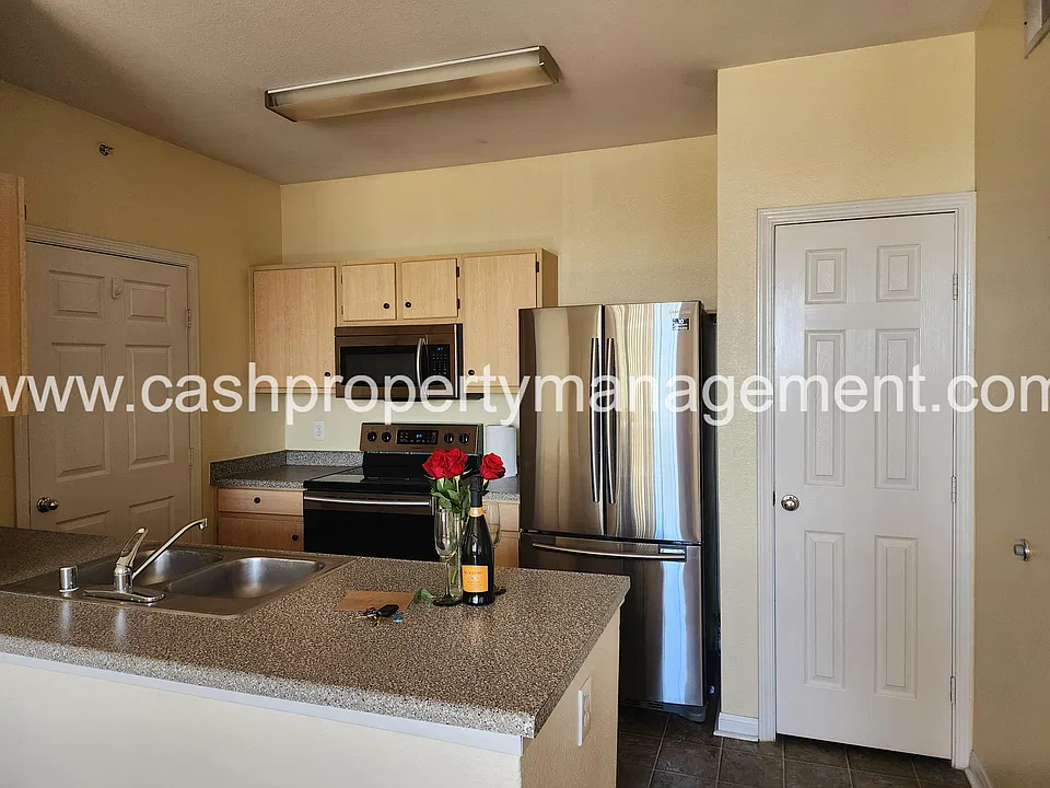 701 Gibson Dr #1033