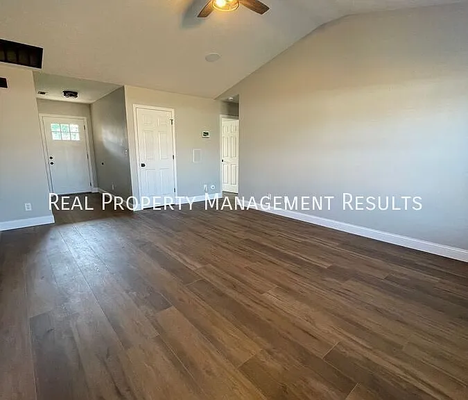 4800 Penrose Dr — Photo 2