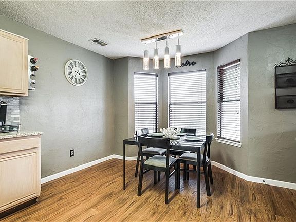 5th image of 1329 Creekview Dr