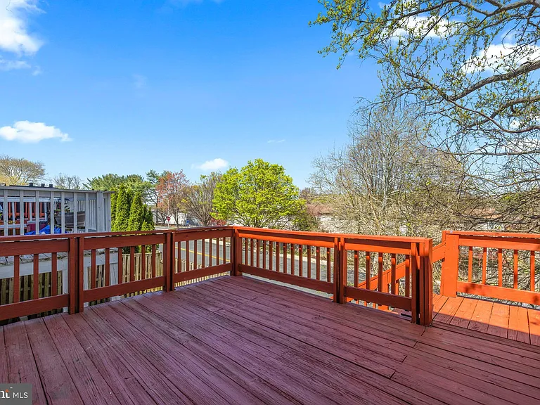 1095 Travis Ln — Photo 15