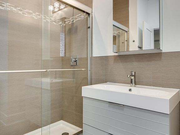 5th image of 1027 E Hyde Park Blvd #4A