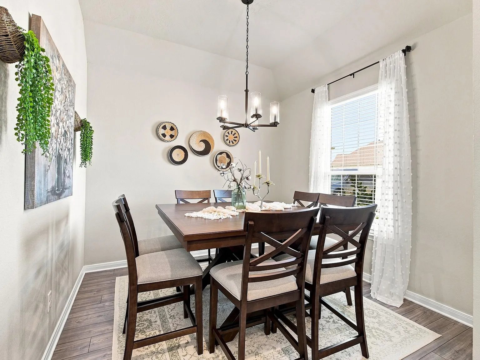 3 bed, 2.0 bath, 1466 sqft, $2,100 — Photo 3