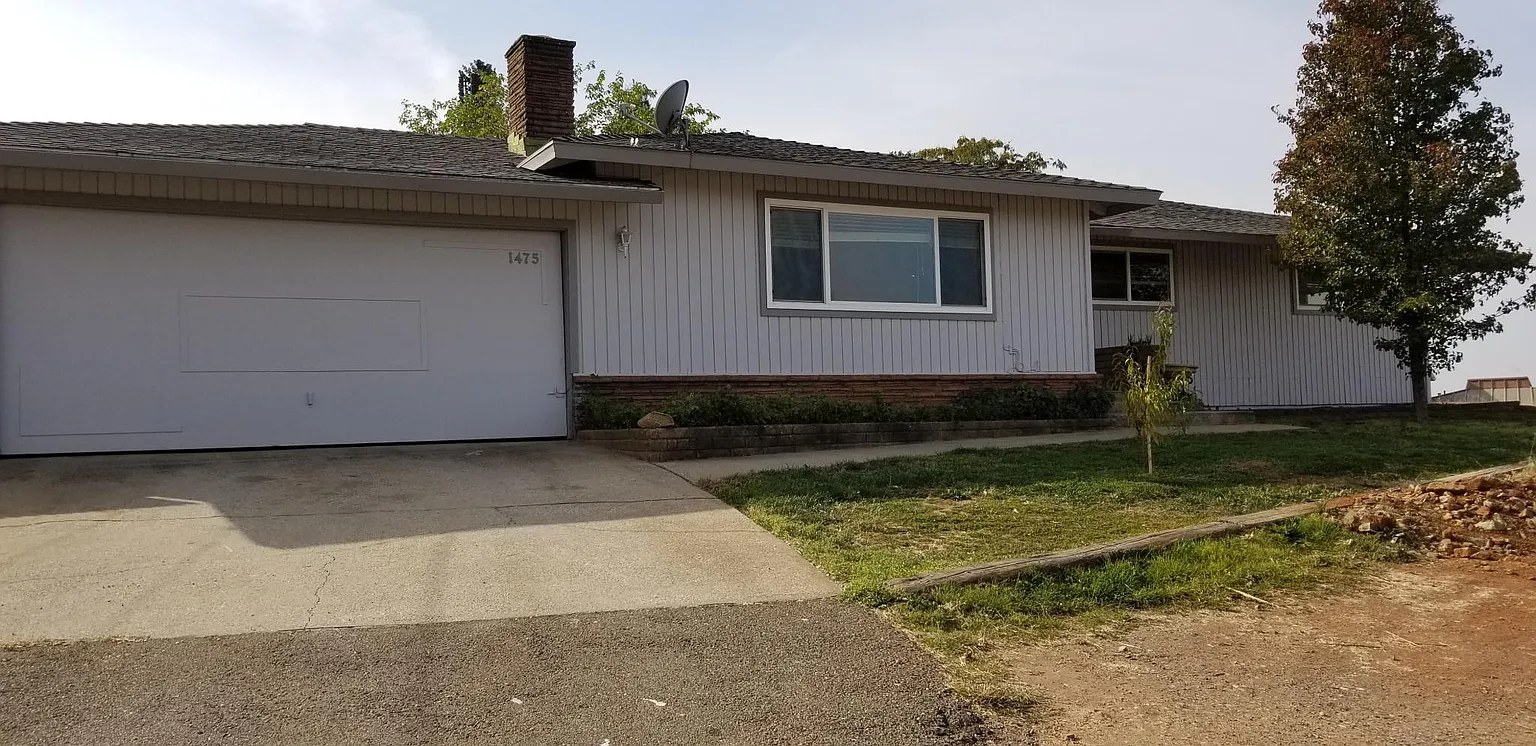 1475 Lowe Ln photo 1