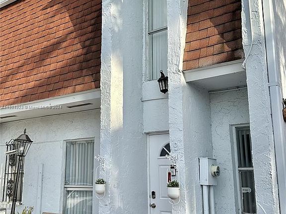 3rd image of 506 NW 107th Ave APT 9B