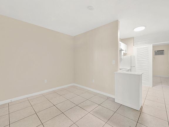 3rd image of 426 Santander Ave #8