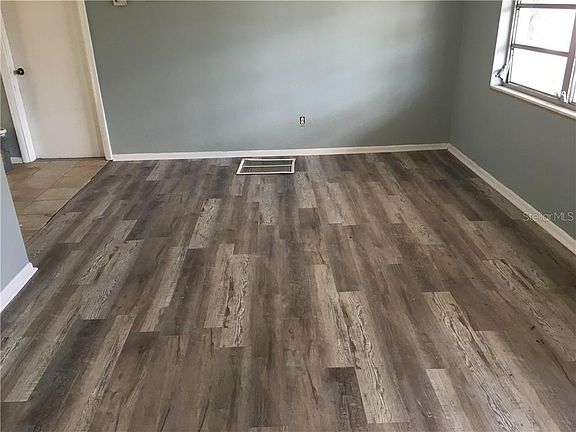 5th image of 2517 Sweetwood Dr