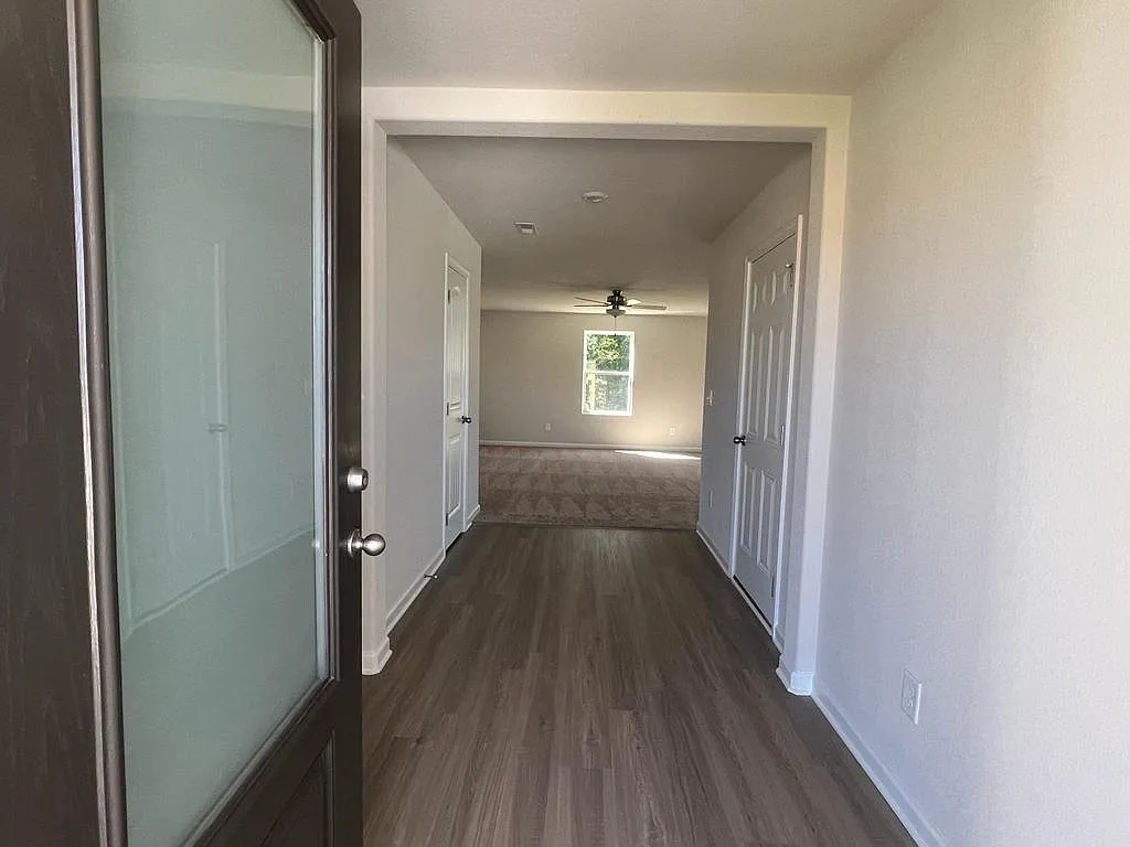 4 bed, 2.5 bath, 1800 sqft, $1,895 — Photo 2