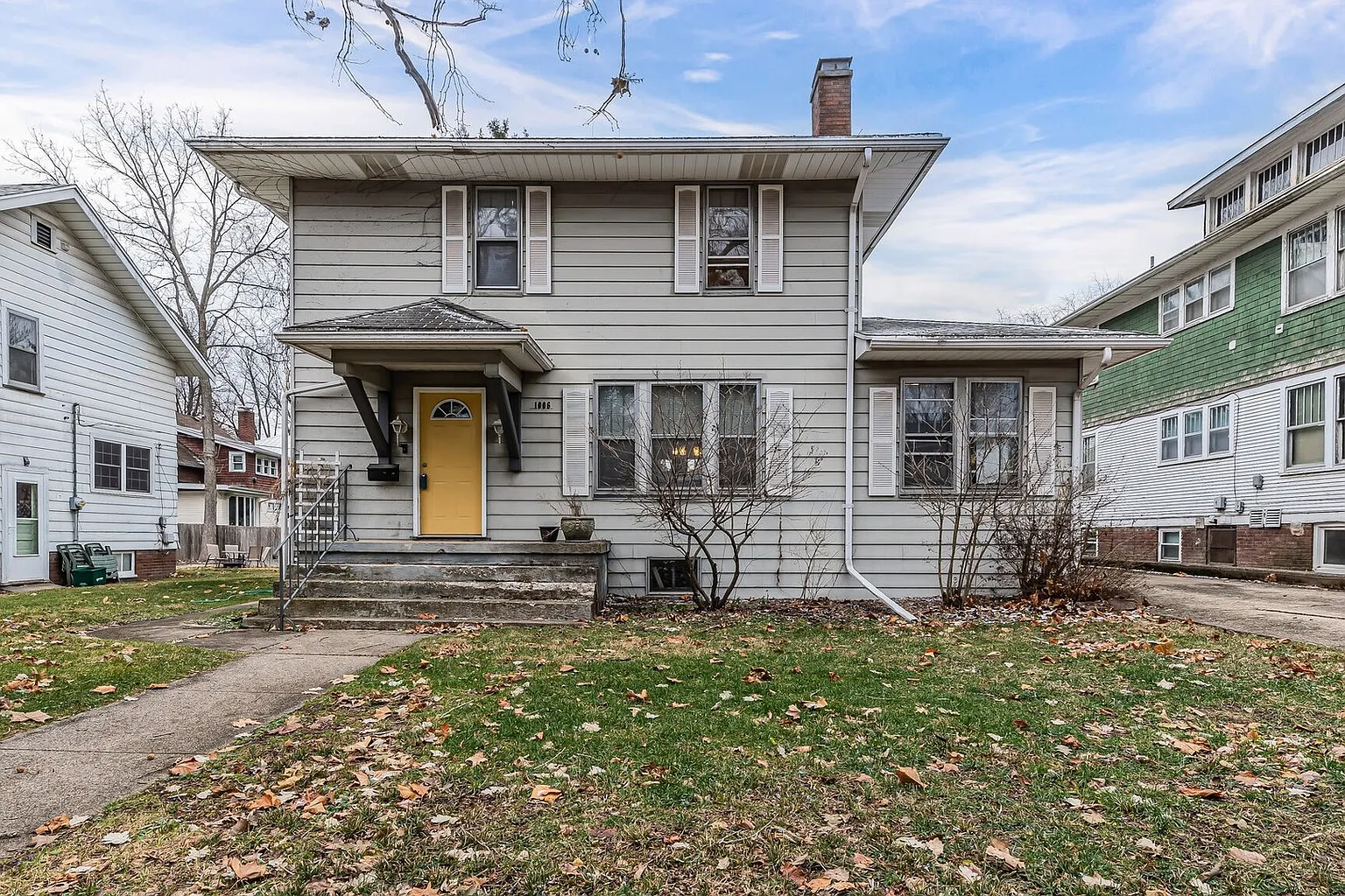 1006 S Busey Ave photo 1