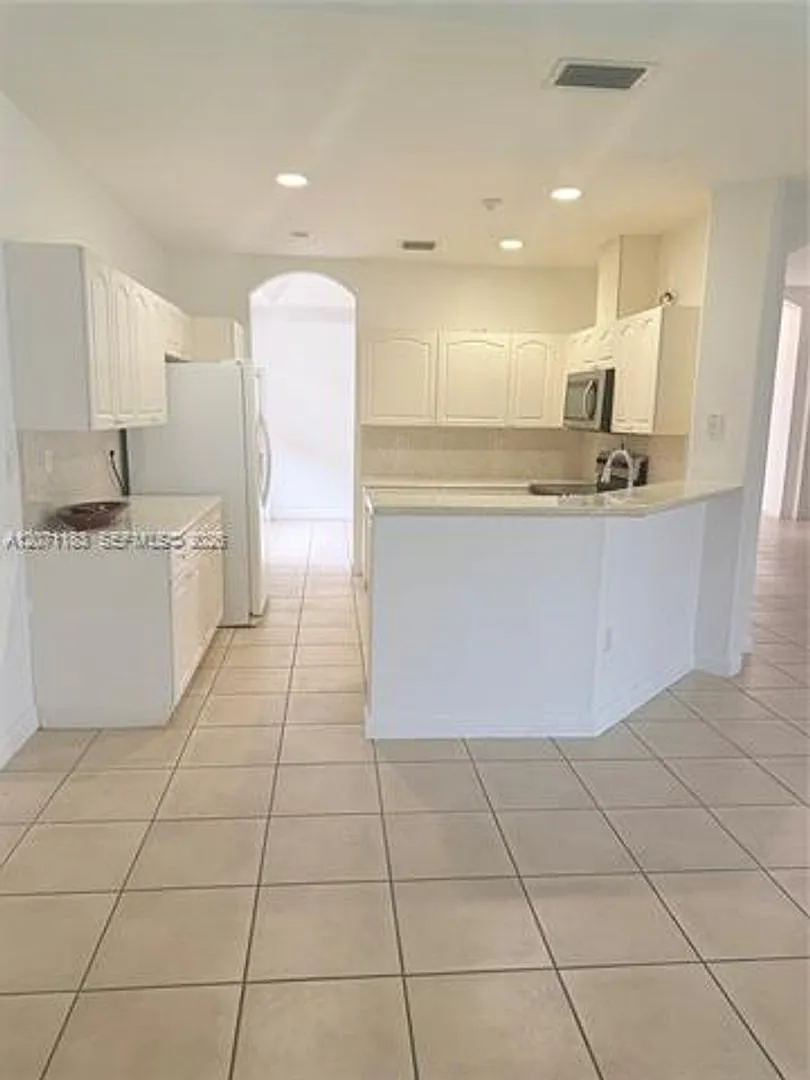14918 SW 15th Ln # 14918, Miami, FL 33194 — Photo 1