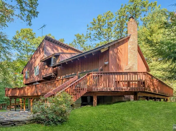 7 Lancaster Ct, Ramsey, NJ 07446