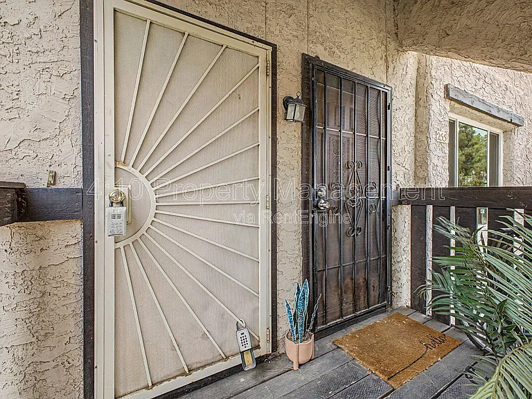 1927 E Hampton Ave #256 — Photo 3
