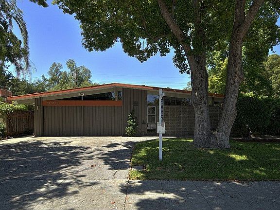 2nd image of 375 Parkside Dr