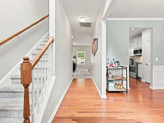 4th image of 102 Minnifer Ct