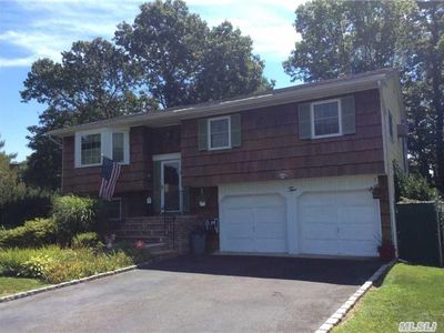 2 Smith Ct, Mastic, NY, 11950