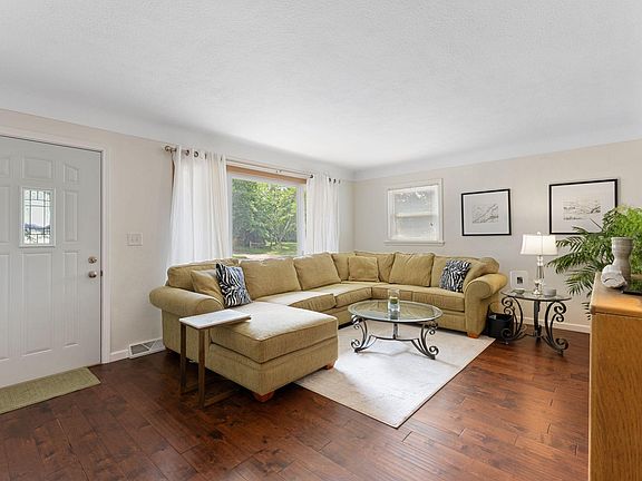3rd image of 1043 Arundel St