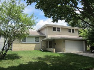 807 N Newberry Ln, Mount Prospect, IL