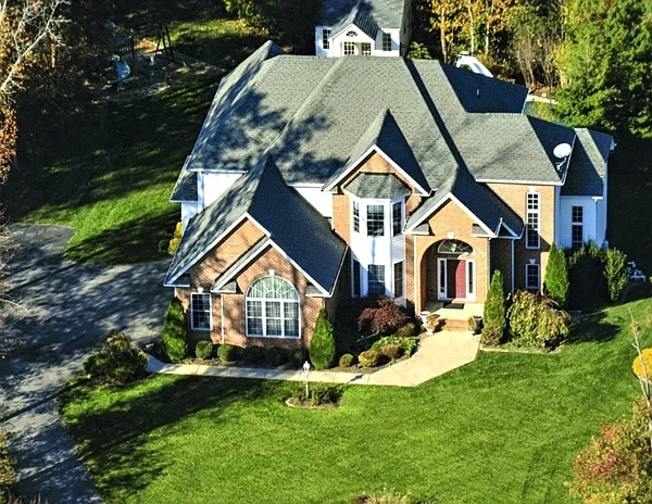 4 bed, 4.5 bath, 4700 sqft, $4,500 — Photo 3