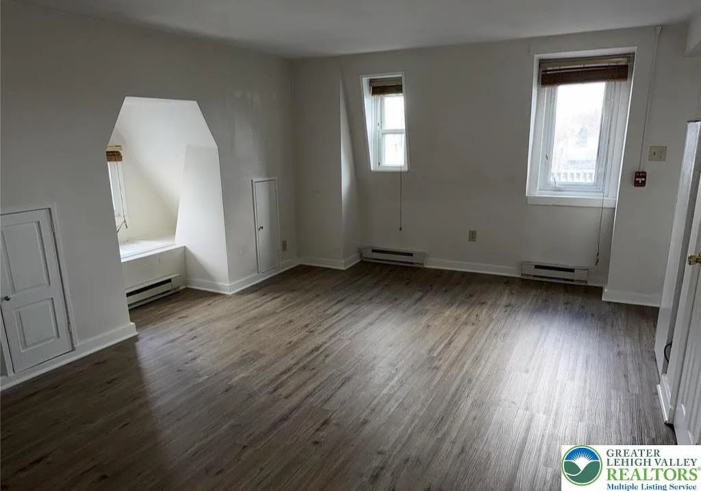 1 bed, 1.0 bath, 515 sqft, $1,300 — Photo 2