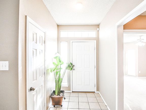 2nd image of 529 N Kirby Ave