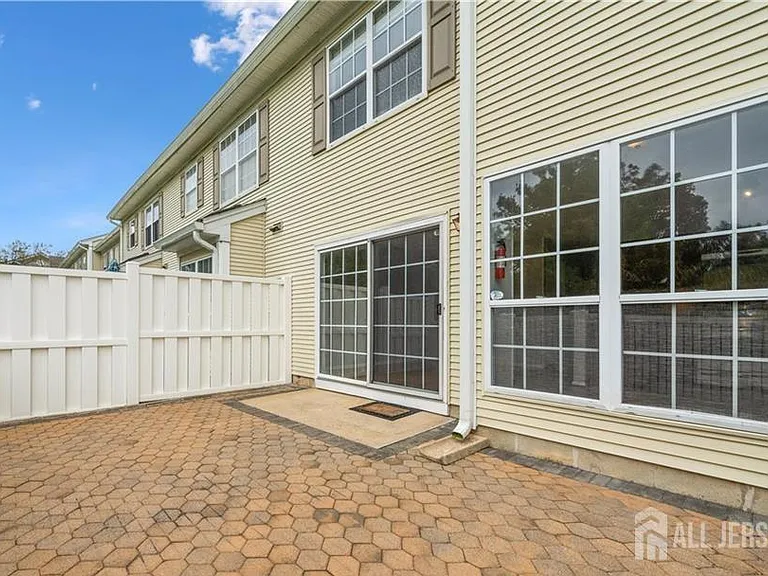 32 Cabot Way — Photo 16