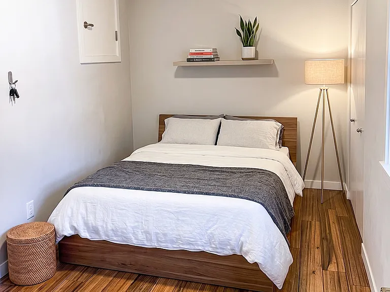6408 Phinney - Located at the top of Phinney Ridge — Photo 38