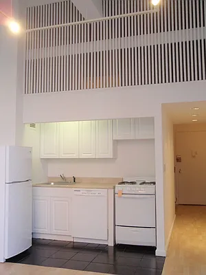 Rented by Foundation Real Estate | media 10